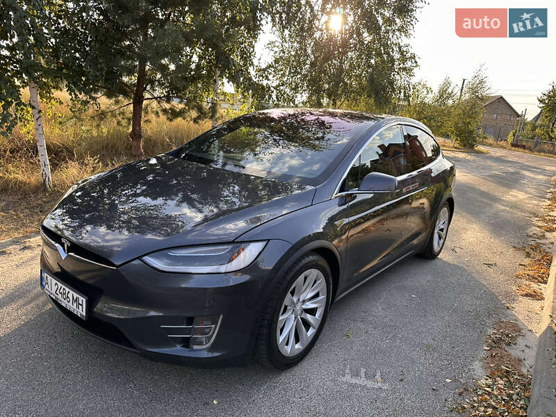 Tesla Model x (2016)