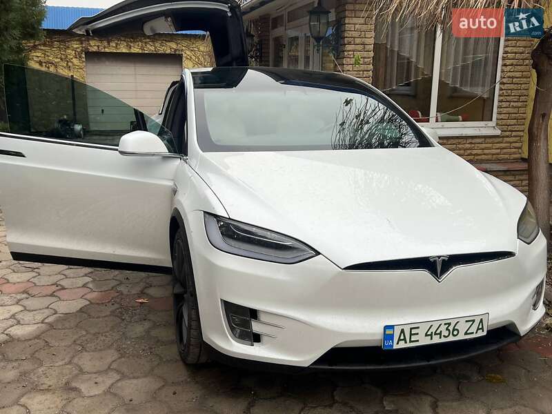 Tesla Model x (2020)