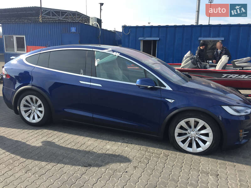 Tesla Model x (2016)