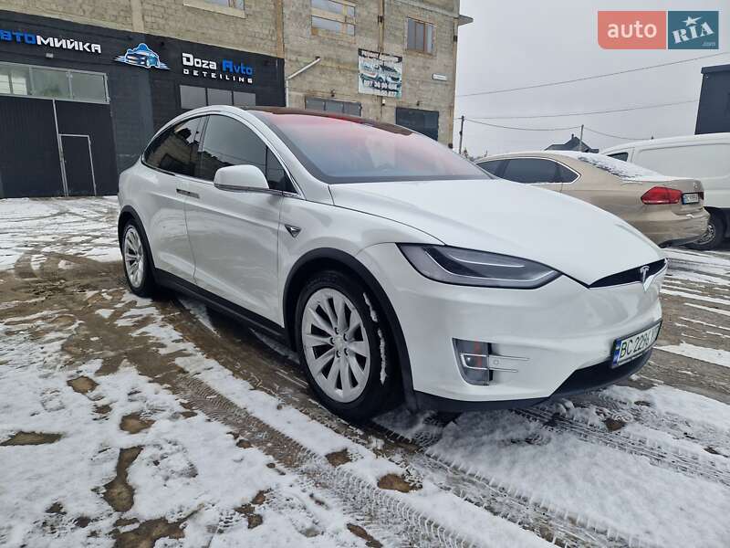 Tesla Model x (2016)