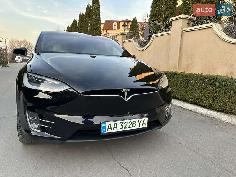 Tesla Model x (2019)