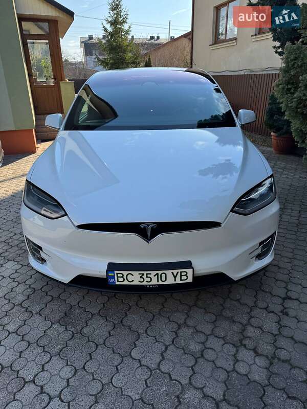 Tesla Model x (2017)