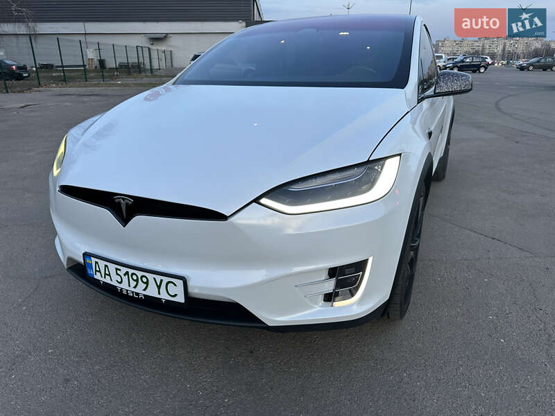 Tesla Model x (2020)
