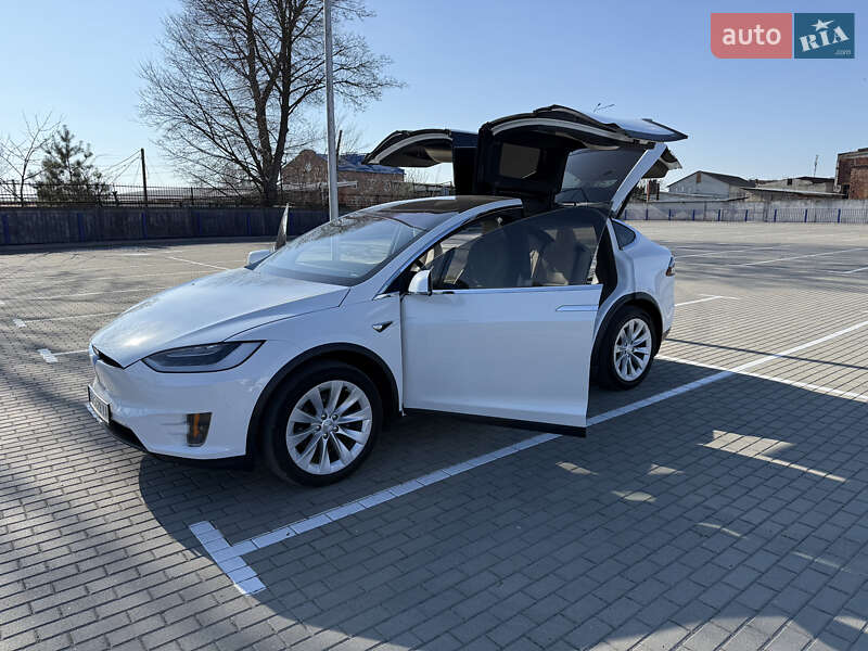 Tesla Model x (2020)