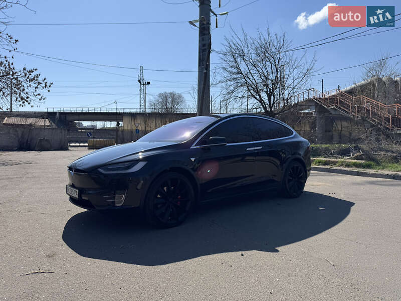 Tesla Model x (2019)