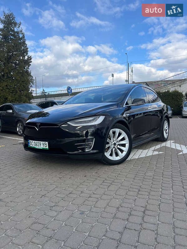 Tesla Model x (2016)