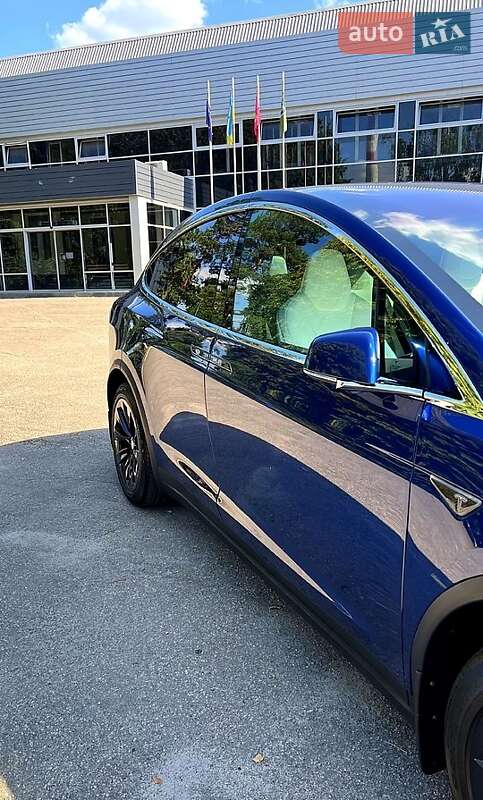 Tesla Model x (2016)