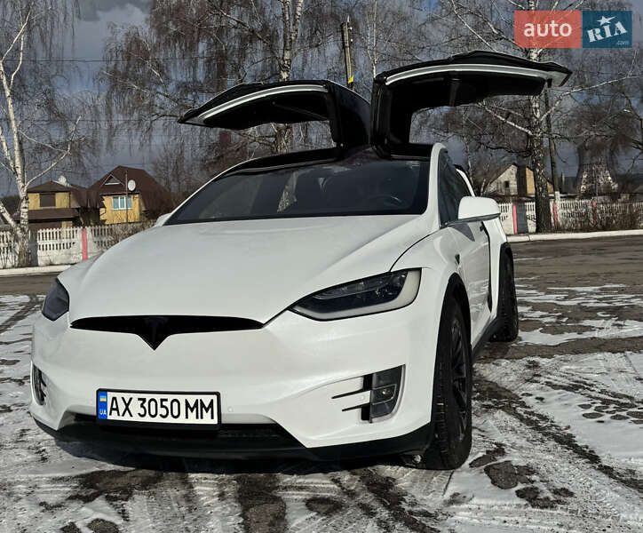 Tesla Model x (2015)