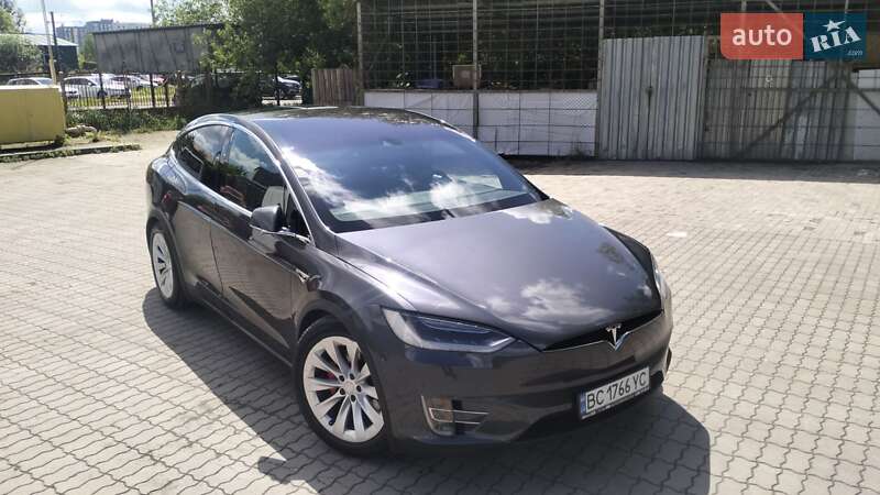Tesla Model x (2016)