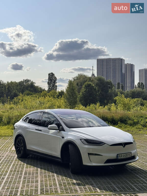 Tesla Model x (2023)