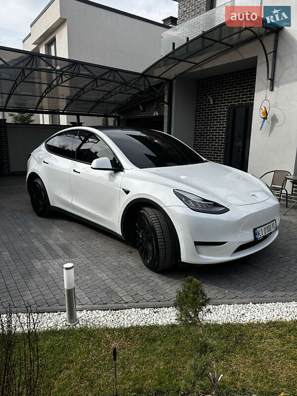 Tesla Model y (2022)