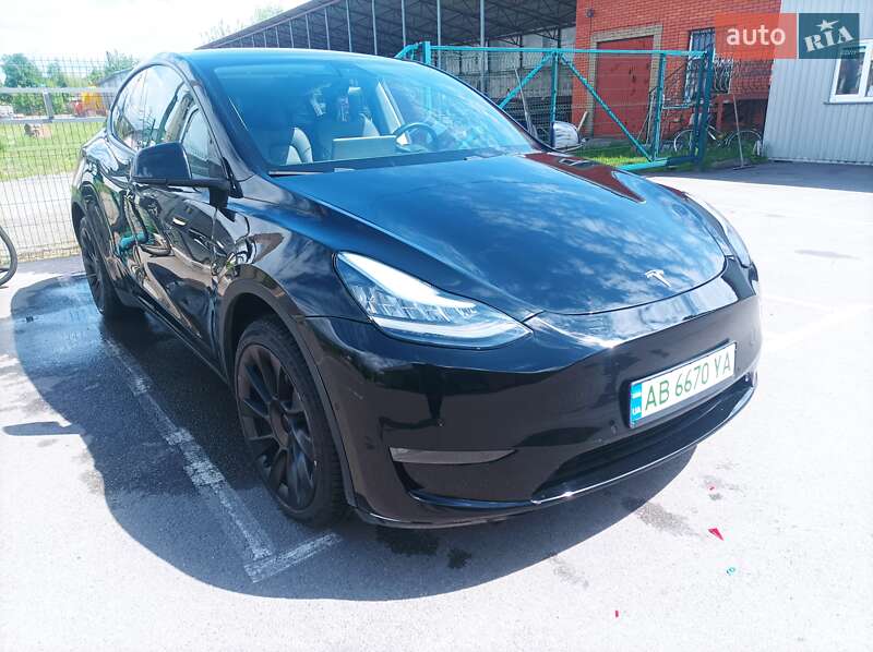 Tesla Model y (2020)