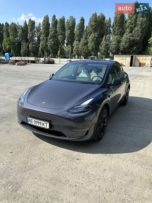 Tesla Model y (2022)