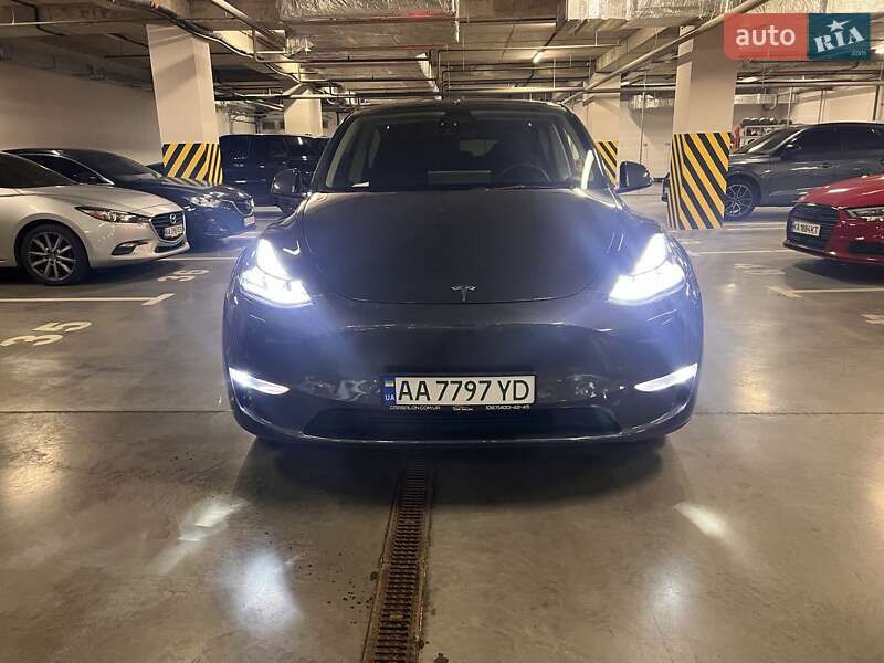 Tesla Model y (2022)
