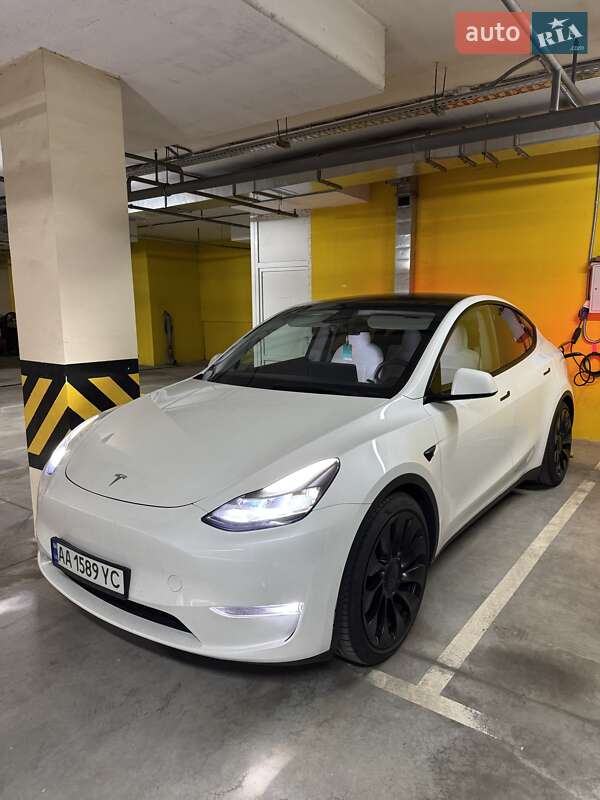Tesla Model y (2021)