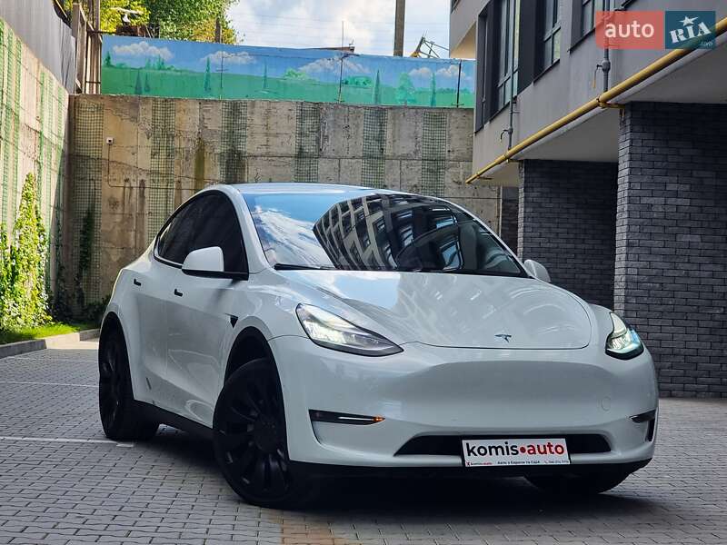 Tesla Model y (2021)