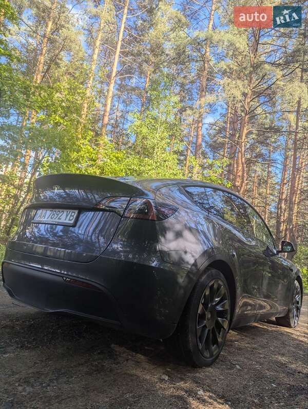 Tesla Model y (2021)
