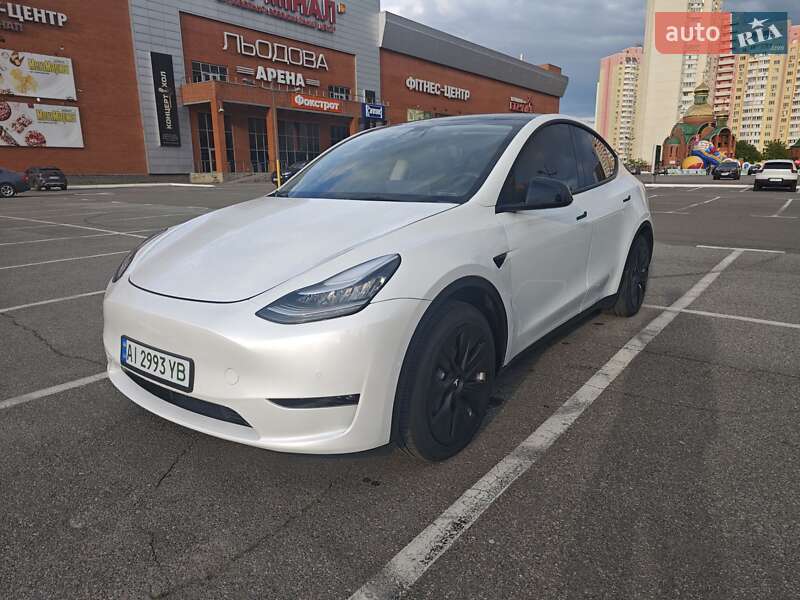 Tesla Model y (2022)