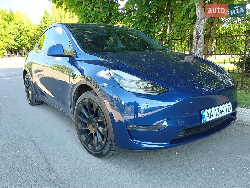 Tesla Model y (2020)