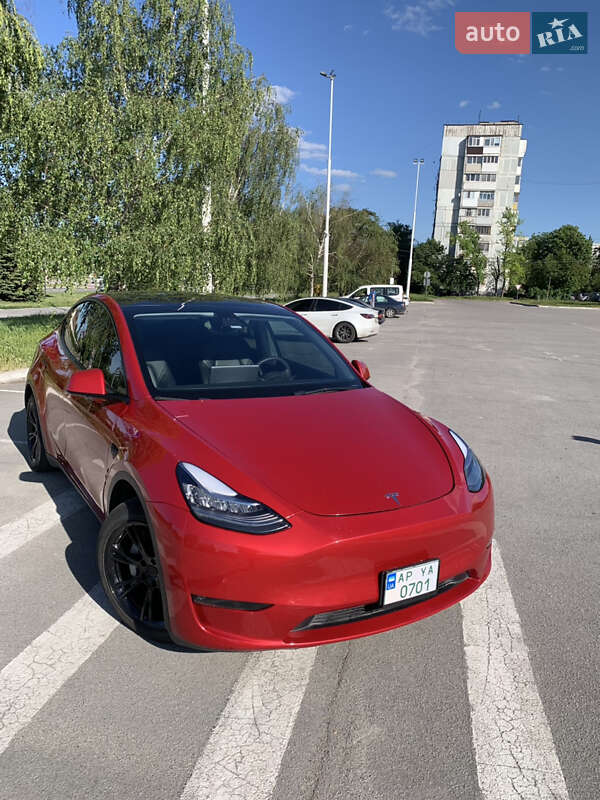 Tesla Model y (2021)