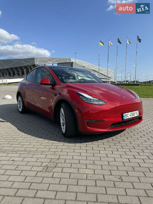 Tesla Model y (2022)
