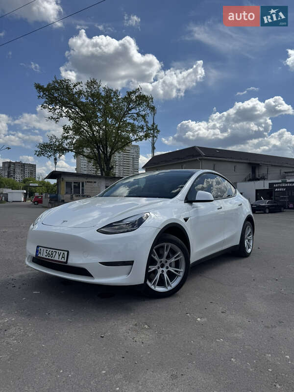 Tesla Model y (2021)