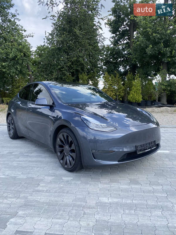 Tesla Model y (2020)