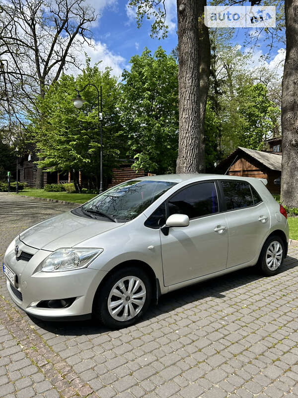 Toyota Auris (2007)