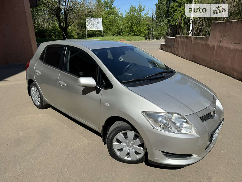 Toyota Auris (2007)