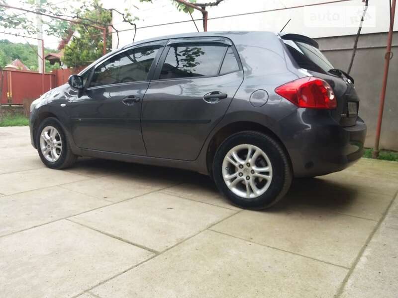 Toyota Auris (2008)