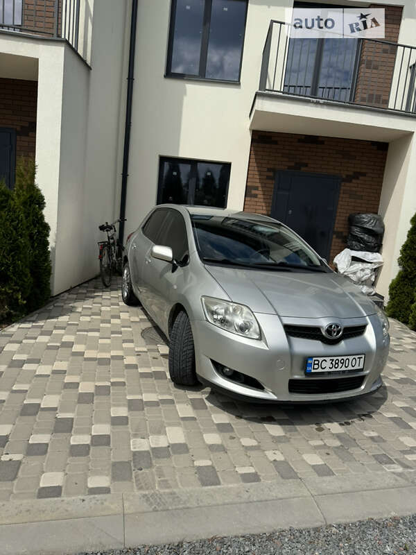 Toyota Auris (2008)