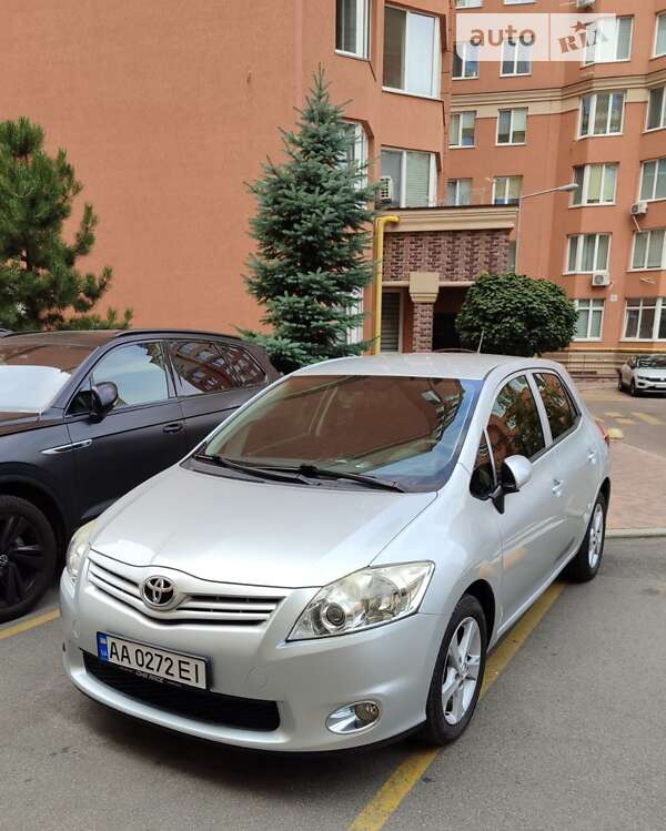 Toyota Auris (2011)