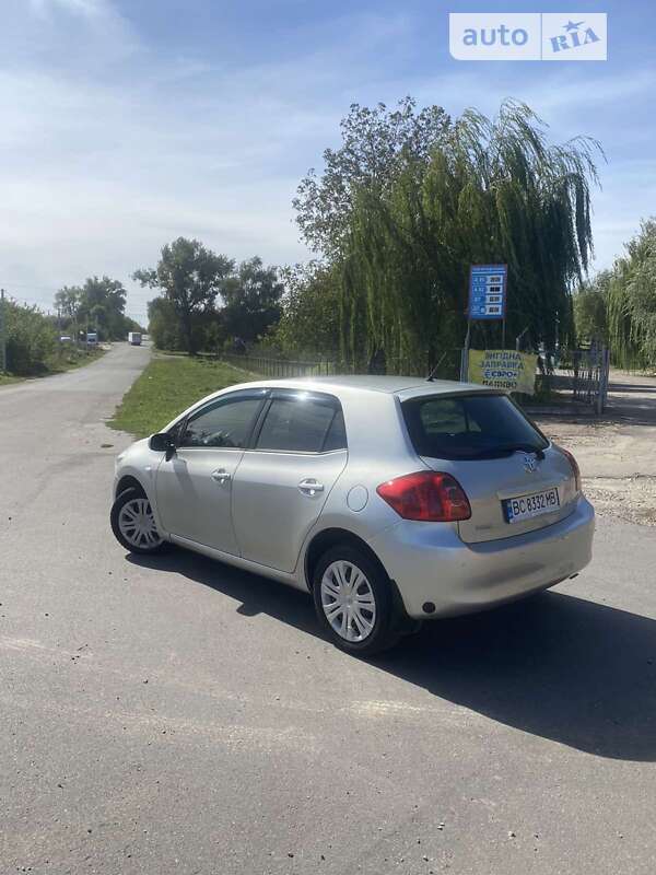 Toyota Auris (2007)