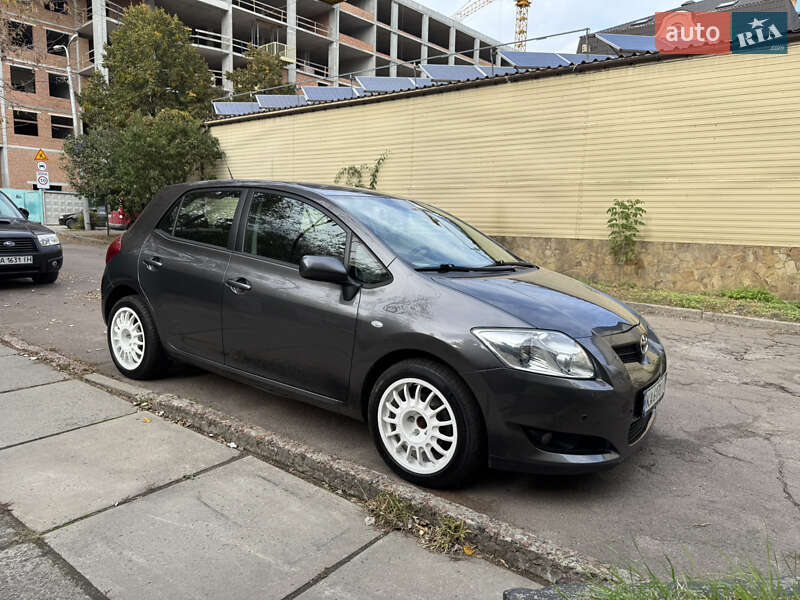 Toyota Auris (2008)