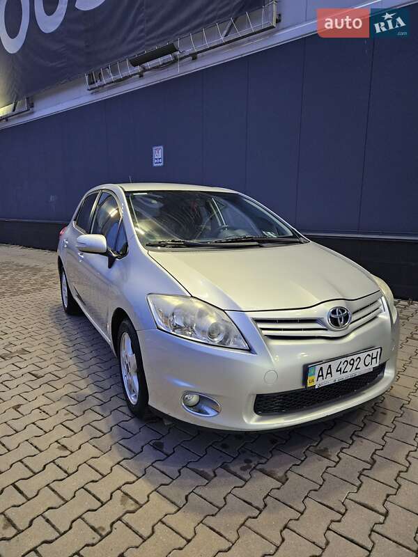 Toyota Auris (2010)