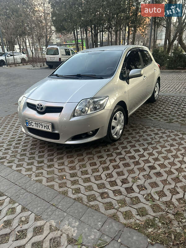 Toyota Auris (2009)