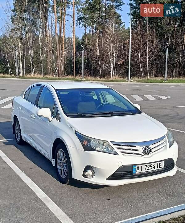 Toyota Avensis (2012)