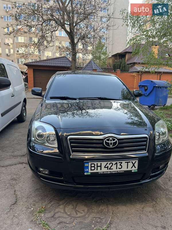 Toyota Avensis (2003)