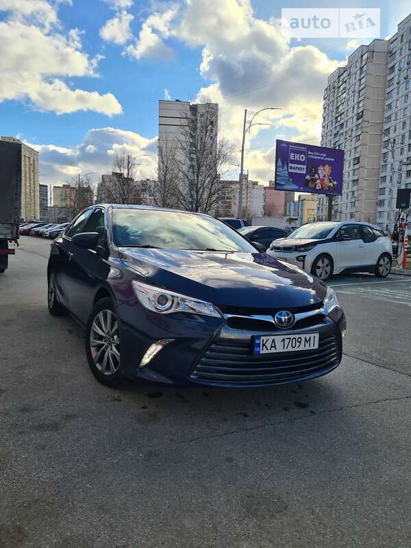 Toyota Camry hybrid (2014)