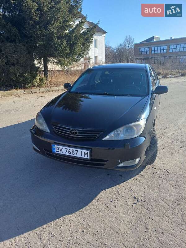 Toyota Camry (2004)
