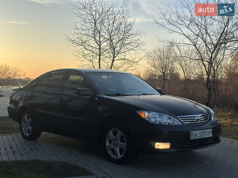 Toyota Camry (2004)