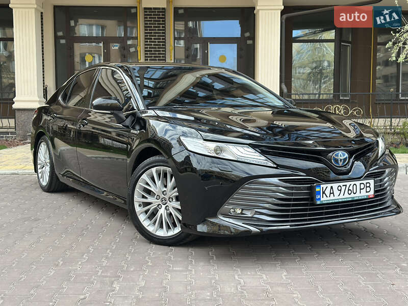 Toyota Camry (2020)