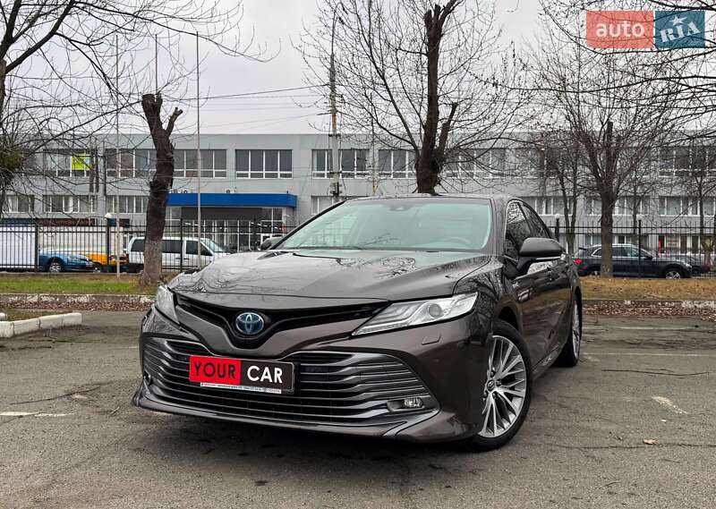 Toyota Camry (2019)