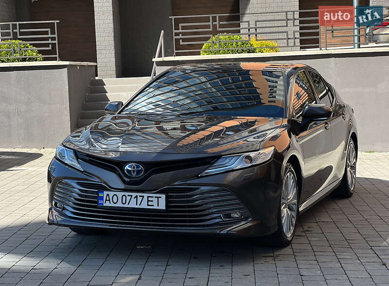 Toyota Camry (2020)