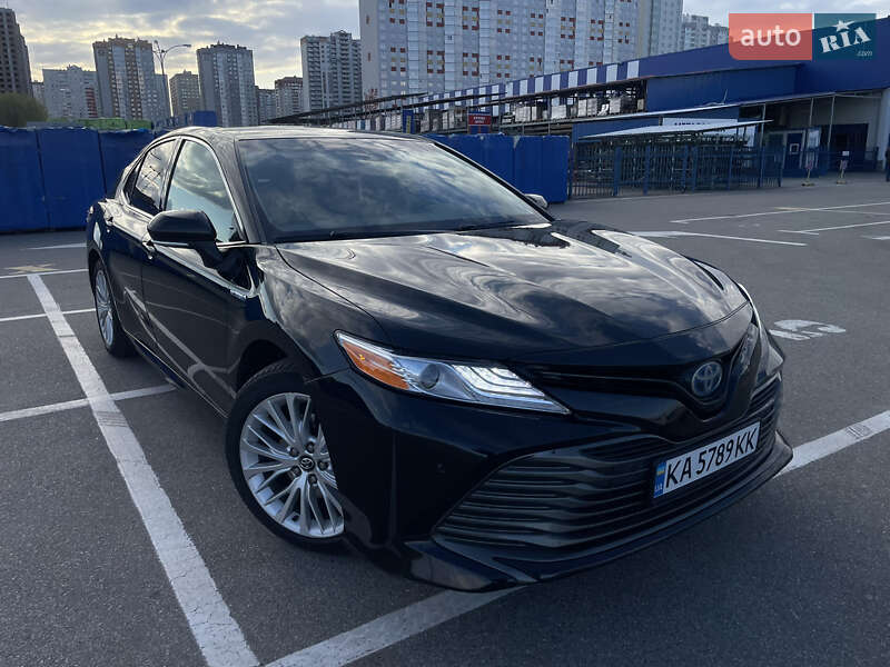 Toyota Camry (2017)