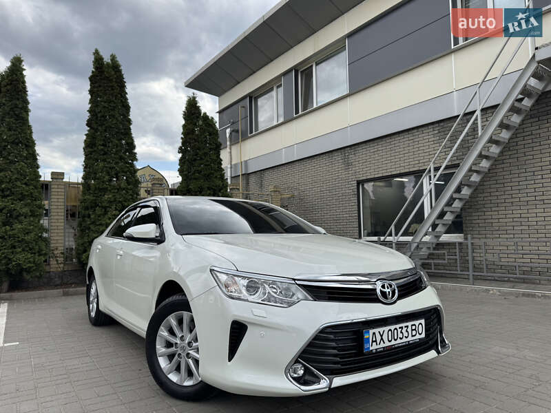 Toyota Camry (2016)