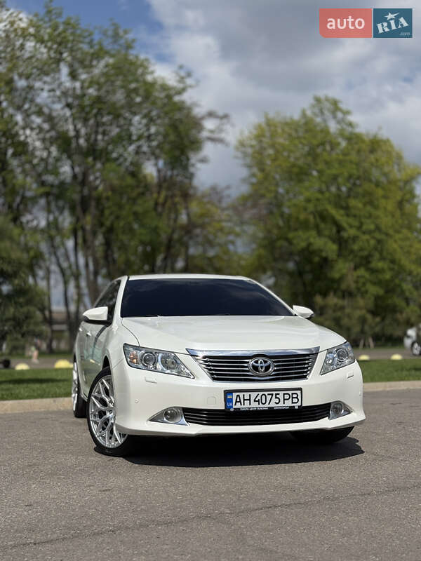 Toyota Camry (2012)