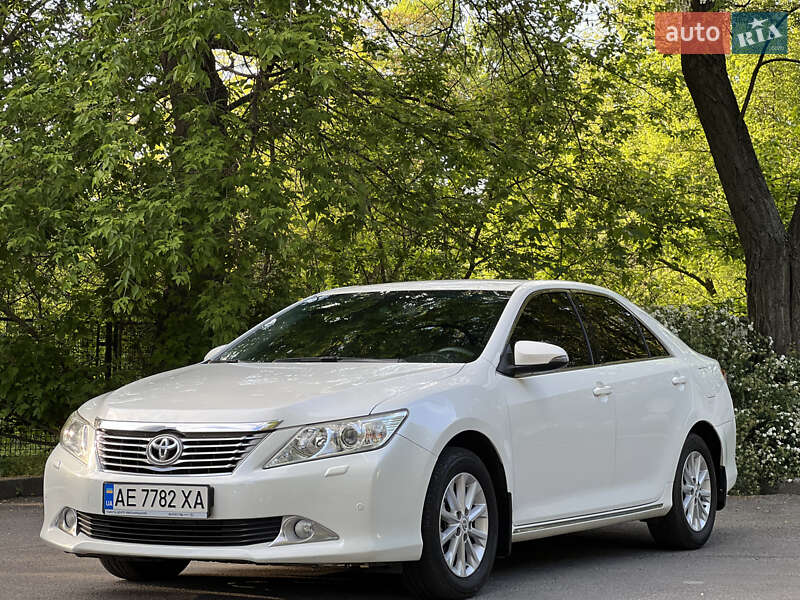 Toyota Camry (2012)