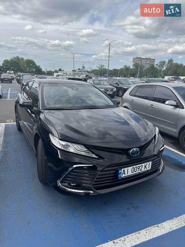 Toyota Camry (2021)