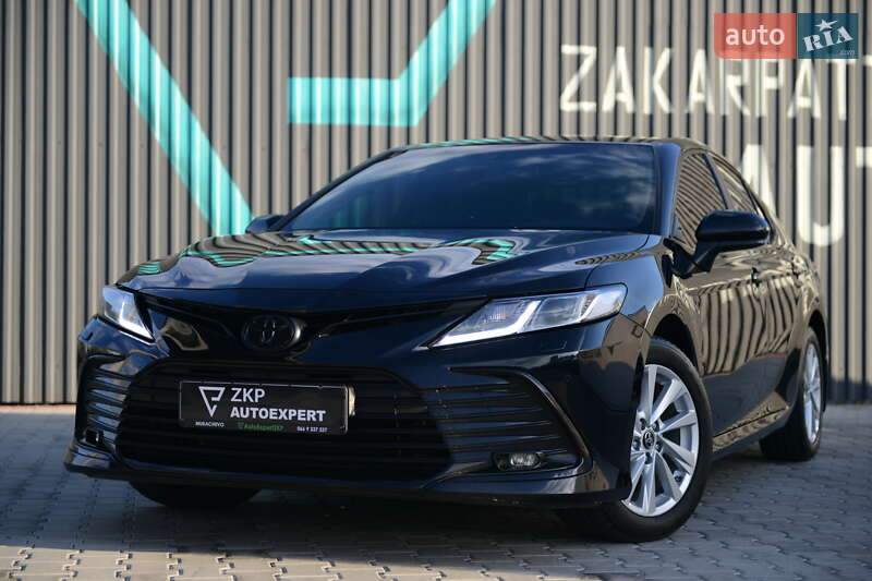 Toyota Camry (2021)
